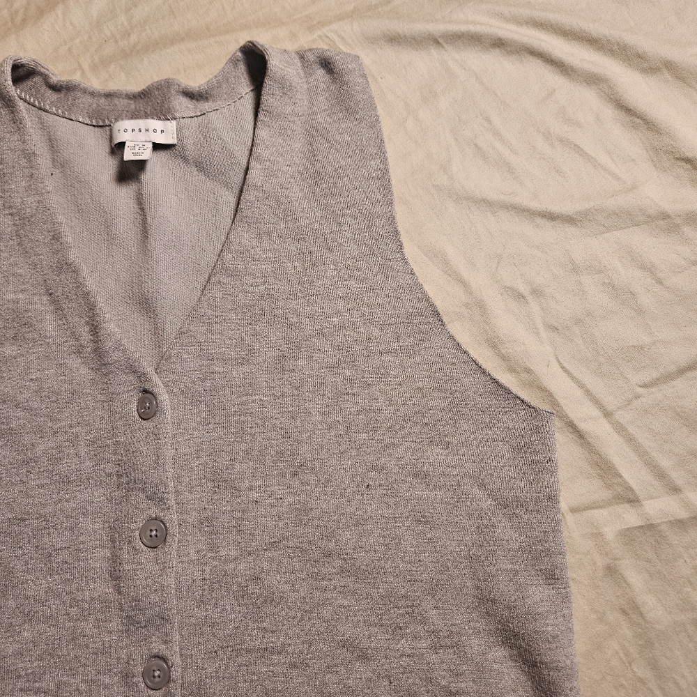 TOPSHOP Gray Sleeveless Button-Down Sweater Vest Knit Top Size‎ 8-10 Raw Hem - Picture 2 of 9